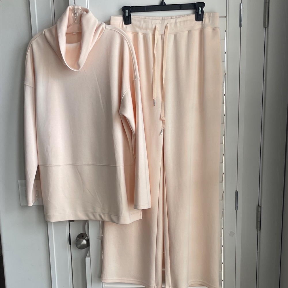 Unbranded women's oversized pale peach luxe 2pc outfit EUC